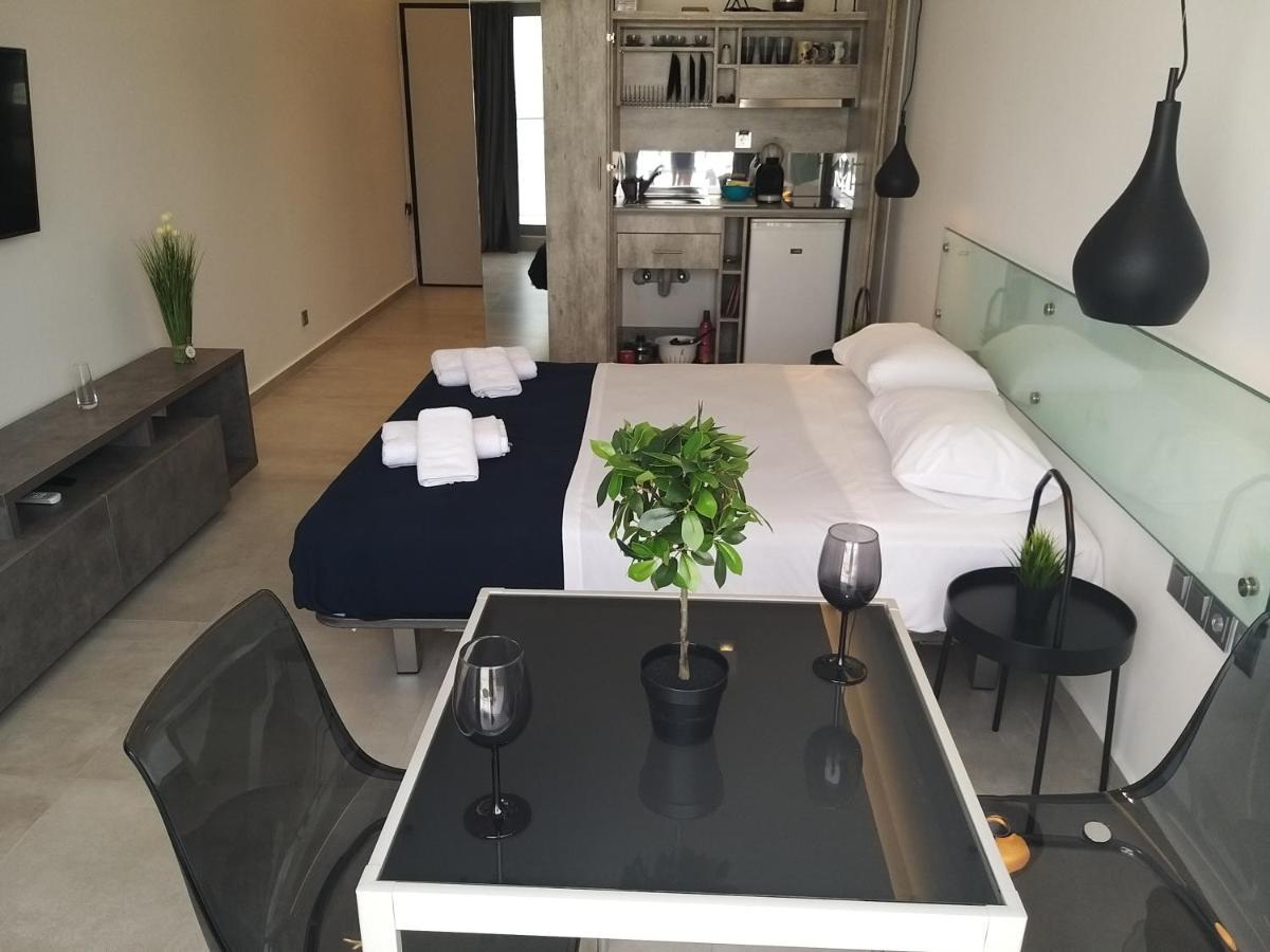 Amazing Apartments @ Aiolou Str. Athen Eksteriør billede